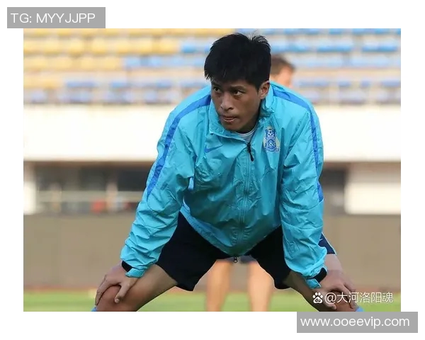 足球明星罚站瞬间合集展现球场风云人物的独特风采与情感瞬间